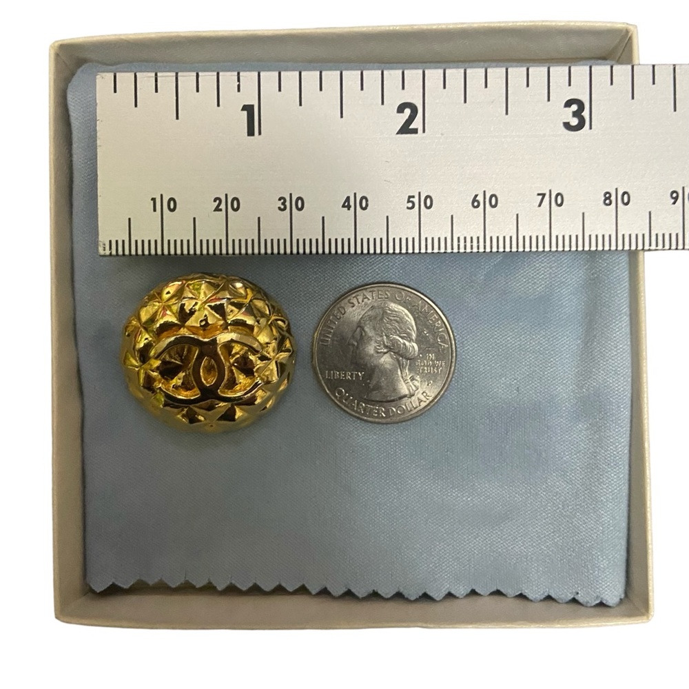 Chanel Vintage Gold CC Quilted Womens Clip On Earrings CC Logo Button - Picture 7 of 13